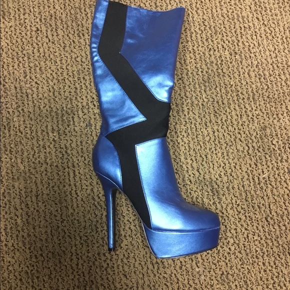 Boots - Picture 3 of 5